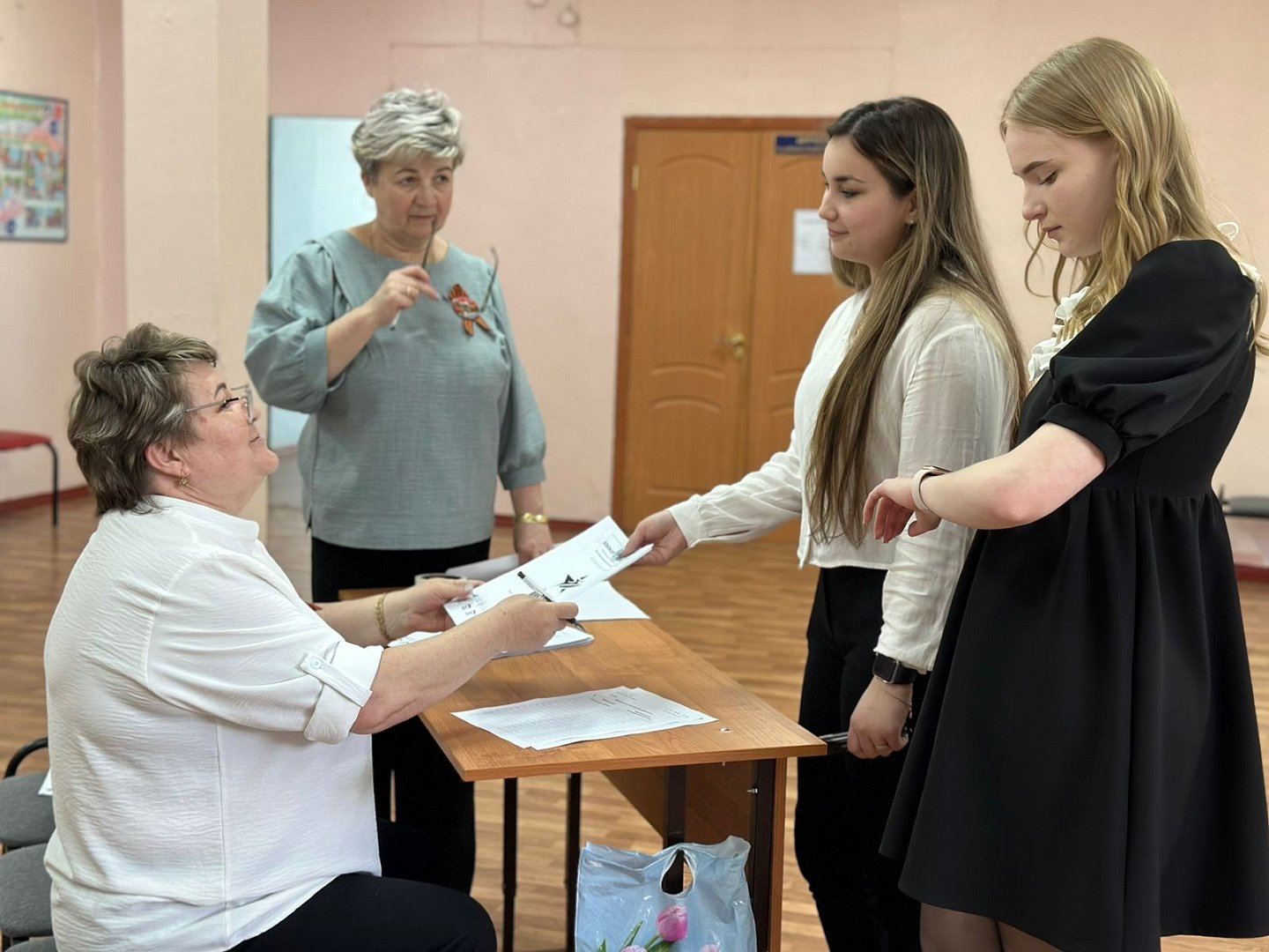 В Воскресенске «Диктант Победы» прошел на 22 площадках | 27.04.2023 |  Воскресенск - БезФормата