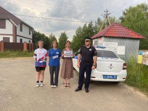 Активисты и сторонники «Единой России» в очередной раз помогли сотрудникам ГИБДД провести рейд по безопасности дорожного движения