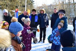 Воскресенские партийцы поздравили детей с Масленицей