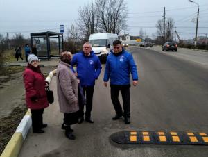 В микрорайоне Лопатинский благодаря партийцам установлен "лежачий полицейский"