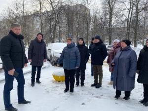 Исполнительный секретарь местного отделения партии "Единая Россия" Андрей Баранов провел встречу с жителями