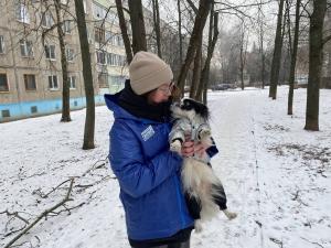 В рамках акции «Тепло для героя» активисты местного отделения партии «Единая Россия» оказали адресную помощь маме бойца, который находится сейчас в зоне специальной военной операции.