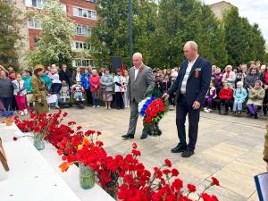 На бульваре Победы в городе Белоозерский прошёл концерт ко Дню Победы