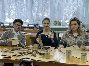 В Воскресенске в МОУ «СОШ «Горизонт» прошел мастер-класс для учеников по изготовлению окопных свечей