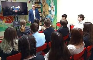 В рамках проекта «Успех в единстве поколений» Единой России в детском отделении Воскресенской городской библиотеки №2 прошёл историко-познавательный час «Адмирал, не знавший поражений»