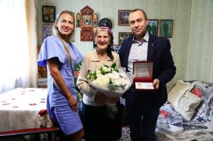 Жительнице городского округа Воскресенск вручили памятный нагрудный знак «85 лет битвы за Москву»
