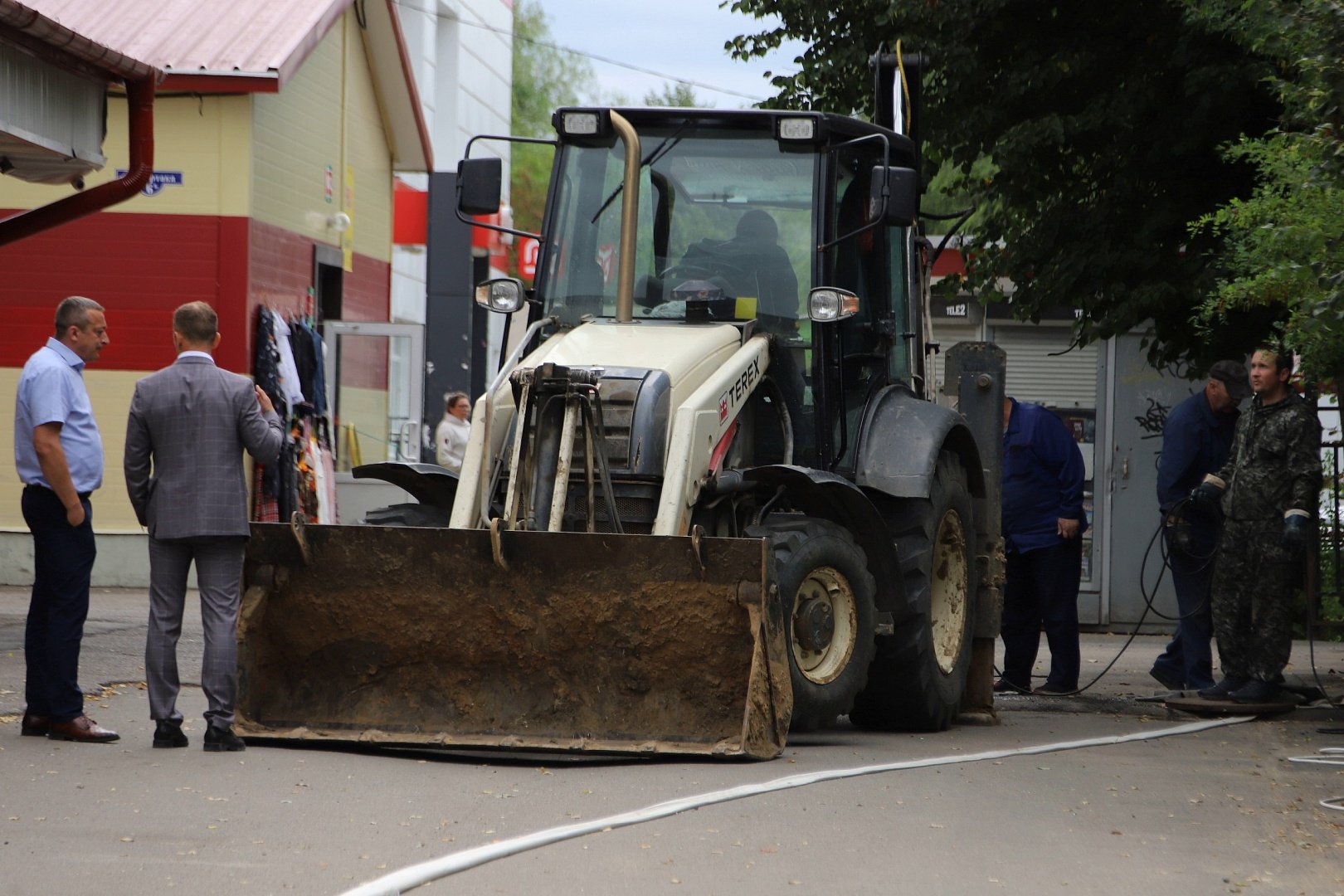 В Воскресенске ведутся работы по восстановлению канализационного коллектора