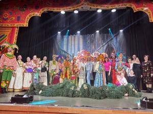 27 декабря в Доме культуры р. п. Хорлово МУ "ВКМЦК и Т "Истоки" состоялся долгожданный мюзикл для всей семьи "Аленький цветочек"