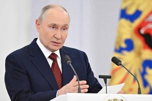 Владимир Путин: на «Единой России» лежит особая ответственность  На встрече с депутатами Государственной Думы VIII созыва Президент отметил особую роль партии в законодательной работе