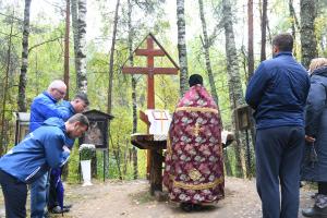 Богослужение у благоустроенного родника в Воскресенске