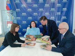 Продолжается акция "Книги - Донбассу"