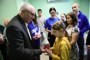 Единая Россия Воскресенска навестила пациентов «Доброй комнаты» 