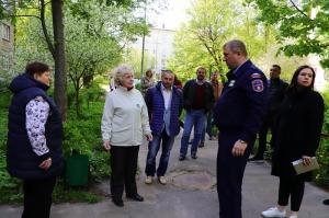 Активисты партии провели встречу с жителями центральной части города