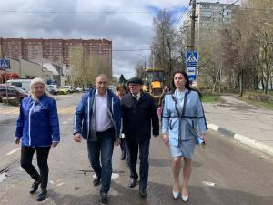 Партийцы Воскресенска проверили ход дорожных работ по улице Кагана