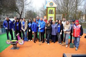 В Воскресенске прошёл субботник на дворовой территории