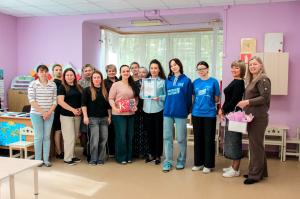 В честь Дня дошкольного работника депутат Юлия Маркина, молодогвардейцы и сторонники «Единой России» Воскресенска посетили дошкольные группы «Непоседы» лицея имени Н. И. Макарова