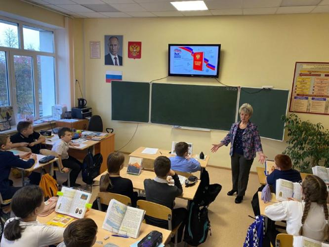 Партийцы Воскресенска организовали урок для школьников «Разговоры о важном»
