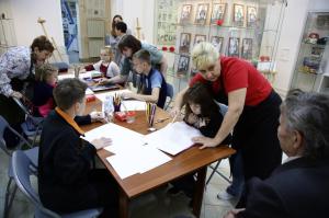 Сторонники партии "Единая Россия" приняли участие в организации художественного мастер-класса «Мой папа – герой!»