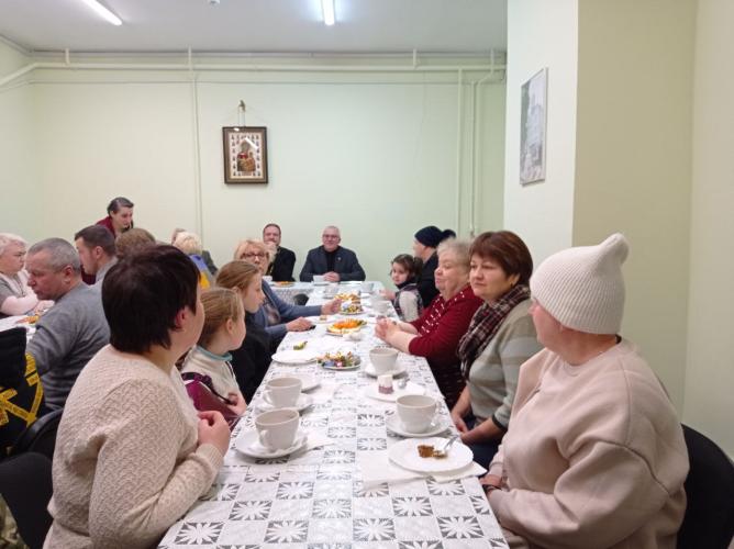 Местная общественная приёмная партии «Единая Россия» совместно с депутатским корпусом организовали встречу с участниками СВО и членами их семей