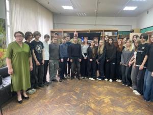 В рамках проекта «Успех в единстве поколений» Единой России в Белоозерской городской библиотеке прошел час памяти «Чернобыль – катастрофа века», в котором приняли участие учащиеся лицея №23