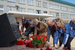 Воскресенские партийцы открыли стелу в честь погибшего лётчика