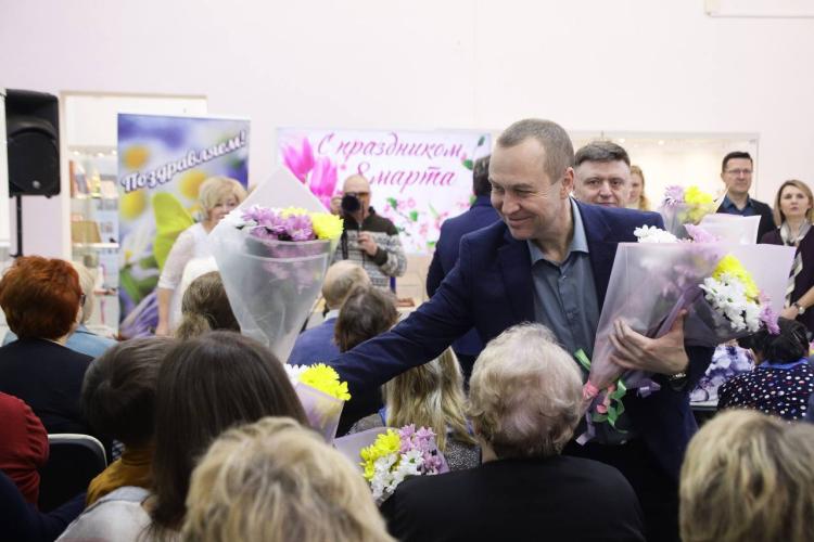Алексей Малкин поздравил с Международным женским днём матерей и жён погибших участников специальной военной операции Алексей Малкин поздравил с Международным женским днём матерей и жён погибших участников специальной военной операции