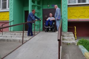Партийцы оказали содействие в работе по восстановлению пандуса для жителя городского округа Воскресенск