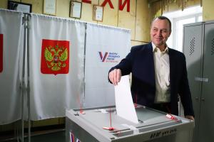 Одним из первых в Воскресенске проголосовал глава округа Алексей Малкин