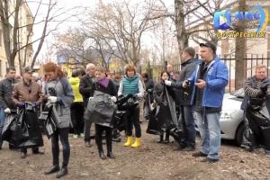 Партийцы и сторонники «Единой России» приняли участие в наведении чистоты и порядка на улицах