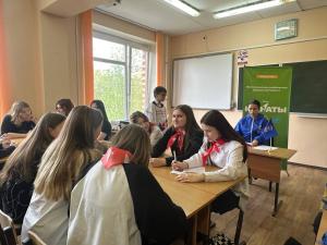 Единороссы Воскресенска организовали для учеников гимназии №1 эковикторину 