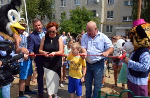 Партийцы открыли новую детскую игровую площадку в Воскресенском районе