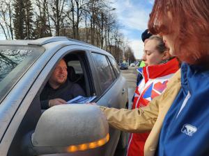 Воскресенские единороссы и сторонники партии провели рейд по безопасности дорожного движения совместно с представителями Госавтоинспекции и волонтерами молодежного центра «Олимпиец»