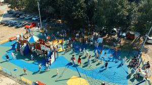 В деревне Чемодурово открыли первую в 2021 году новую детскую игровую площадку